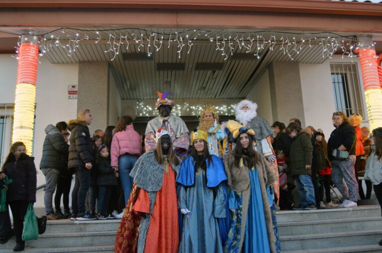 Los Reyes Magos visitan serracines