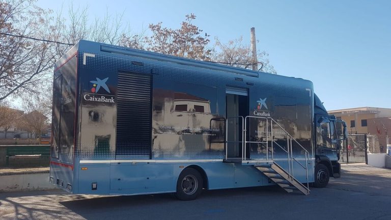Oficina móvil de la Caixa en Fresno de Torote, 19 de Octubre