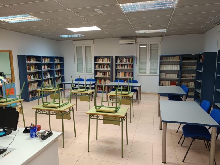El Ayuntamiento abre una sala de estudio en la Casa de  la Cultura para que los niños y jóvenes tengan un  espacio para estudiar