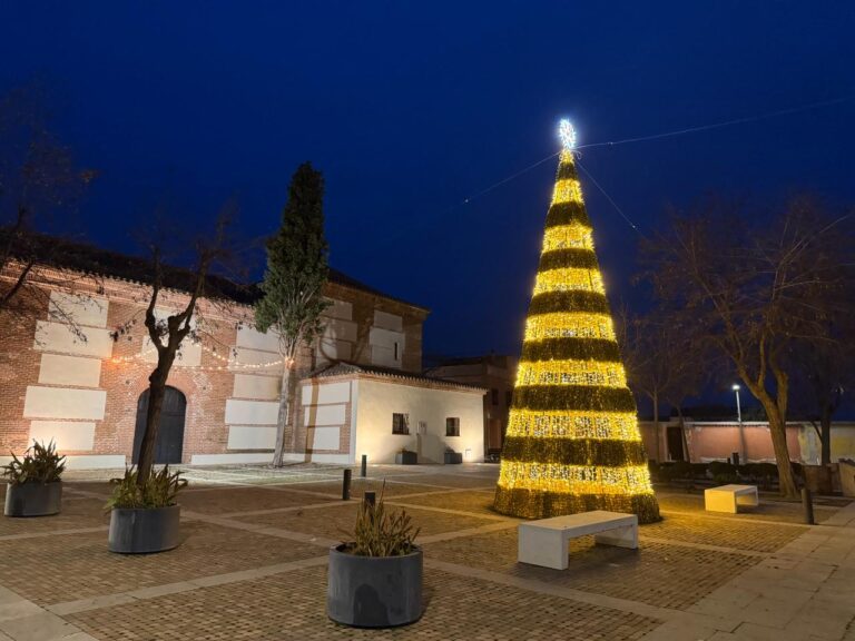 Fresno de Torote inaugura la Navidad con luces,  figuras 3D y espíritu festivo